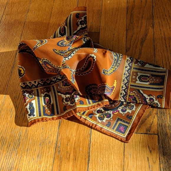 Beautiful Vintage Paisley Scarf - Picture 4 of 4